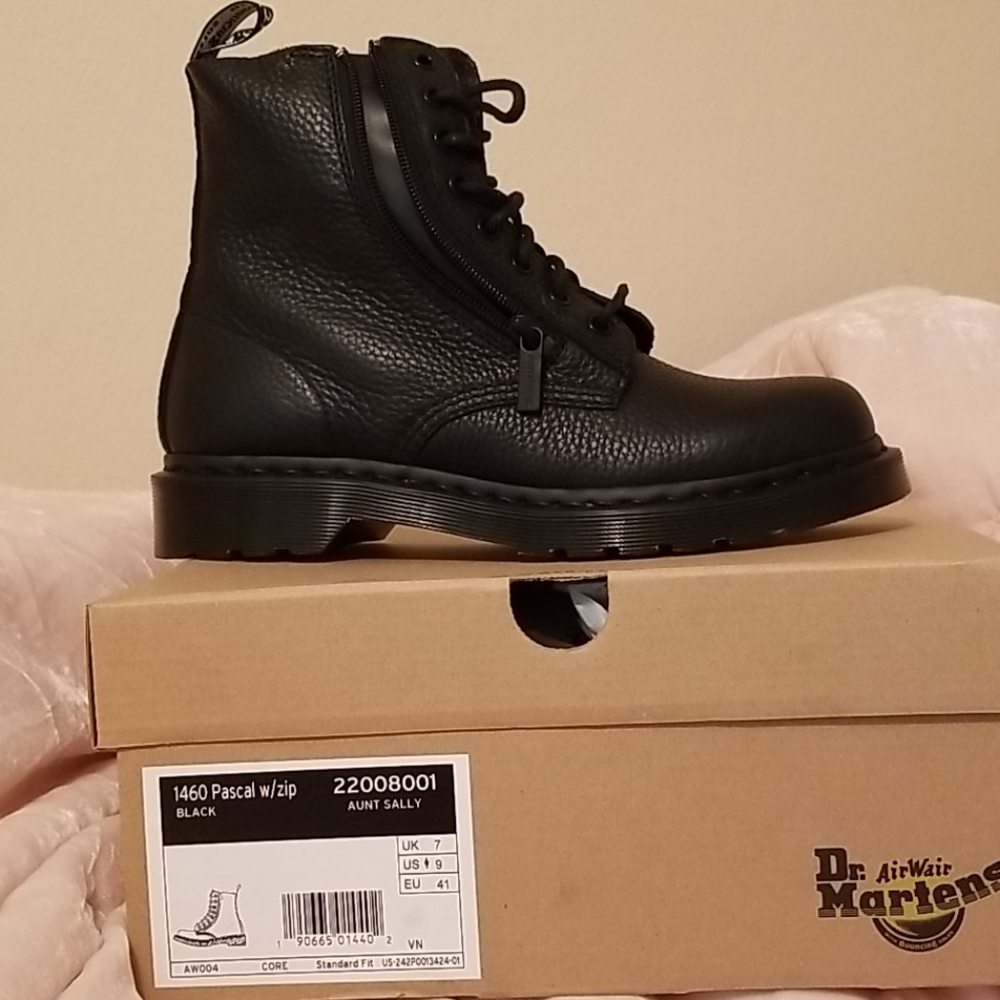 New Dr. Martens 1460 Pascal w/zip - Aunt Sally